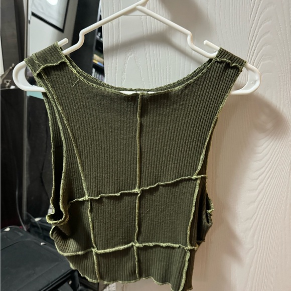 Green Garage Top - Picture 2 of 3